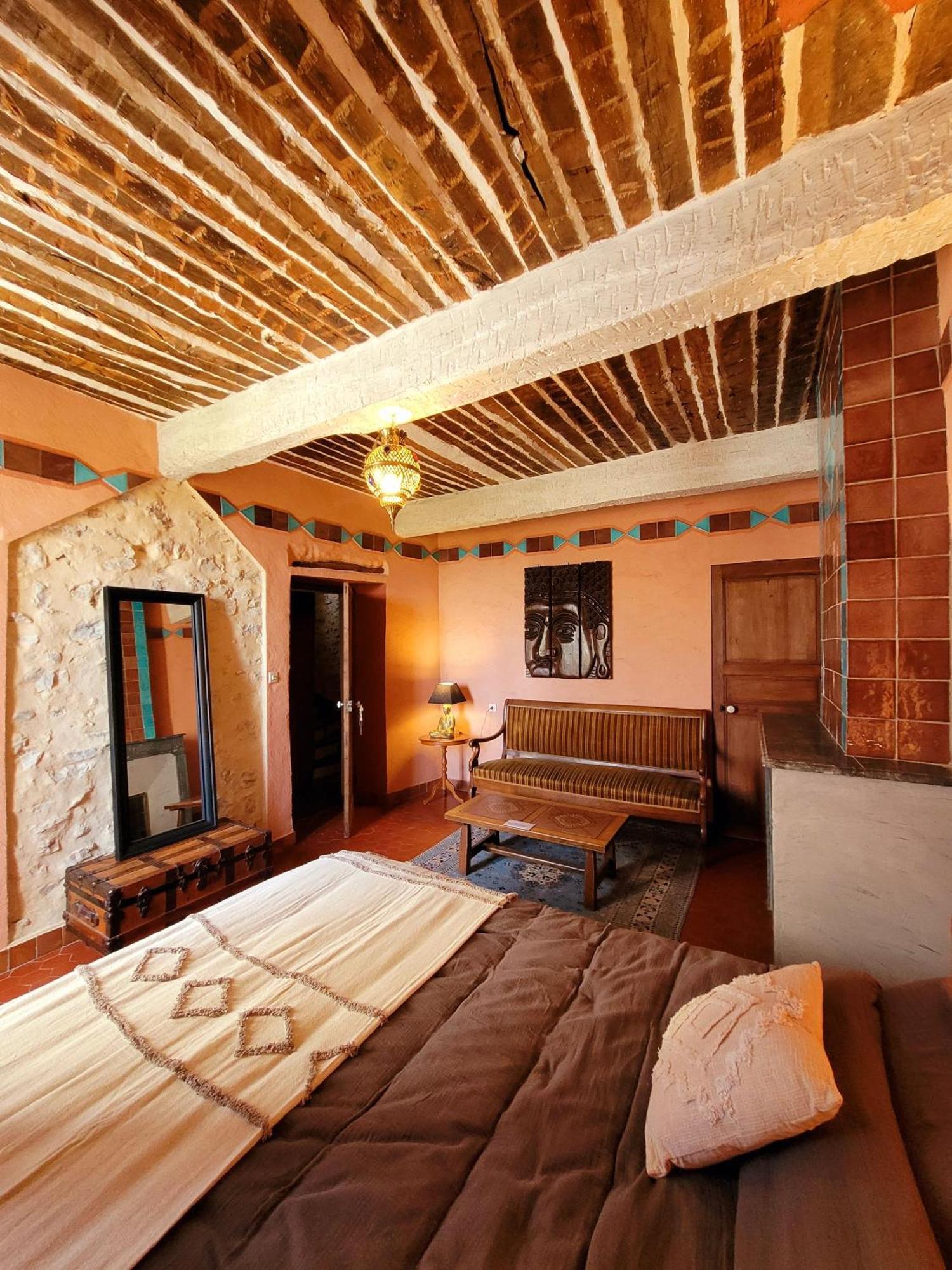 Au Puits De La Fontaine Hotel Tavernes Room photo