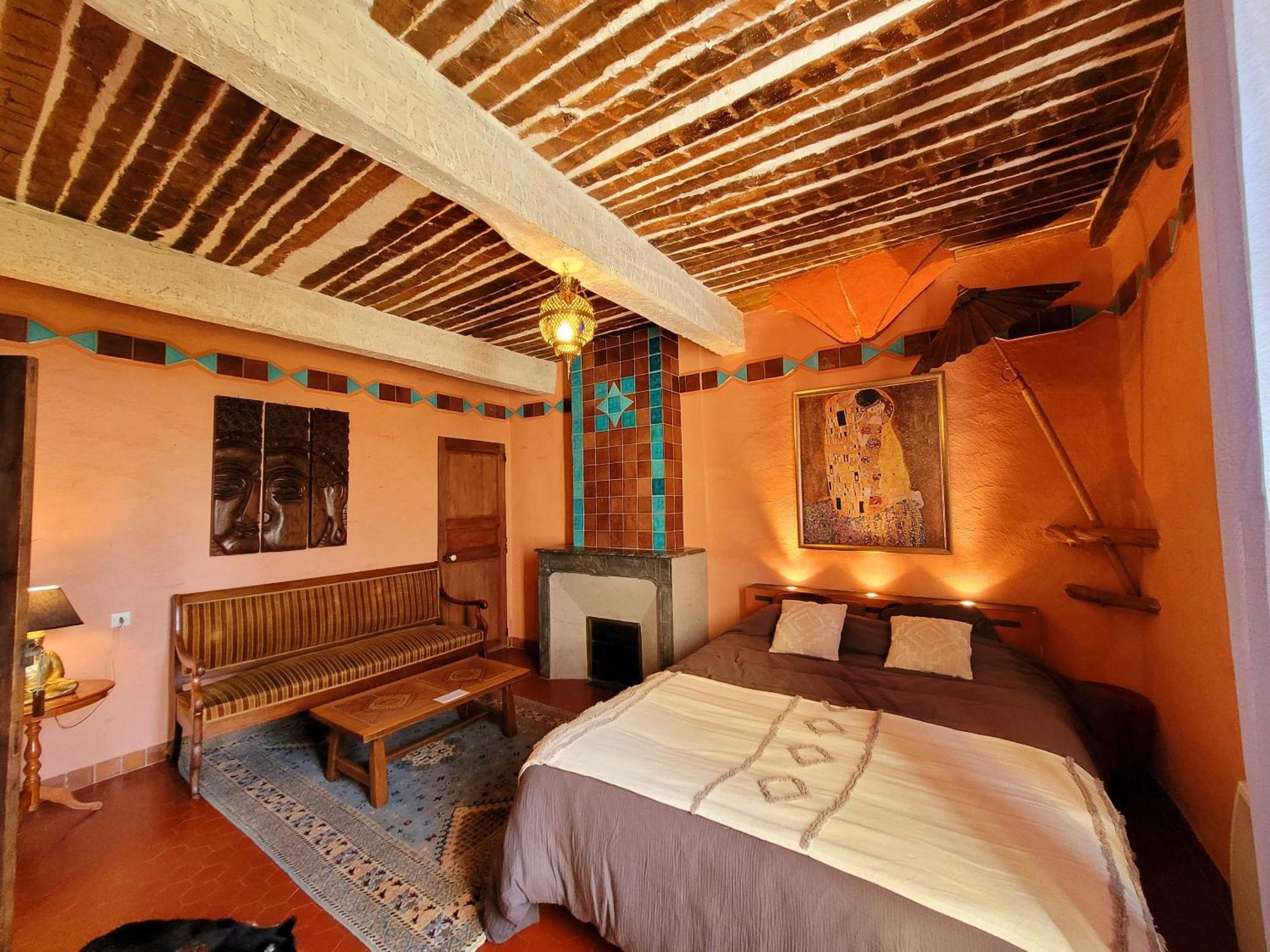 Au Puits De La Fontaine Hotel Tavernes Room photo