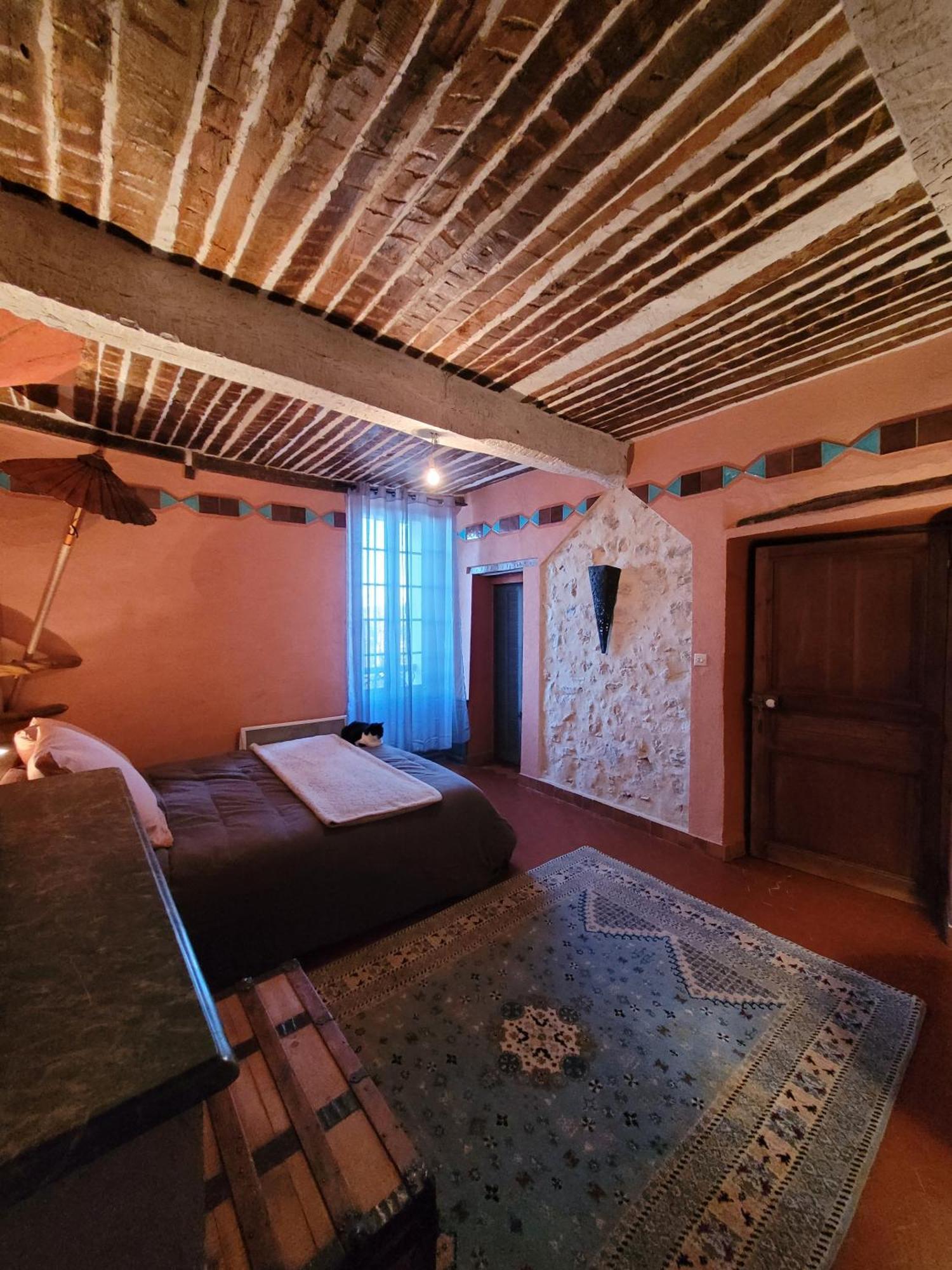 Au Puits De La Fontaine Hotel Tavernes Room photo