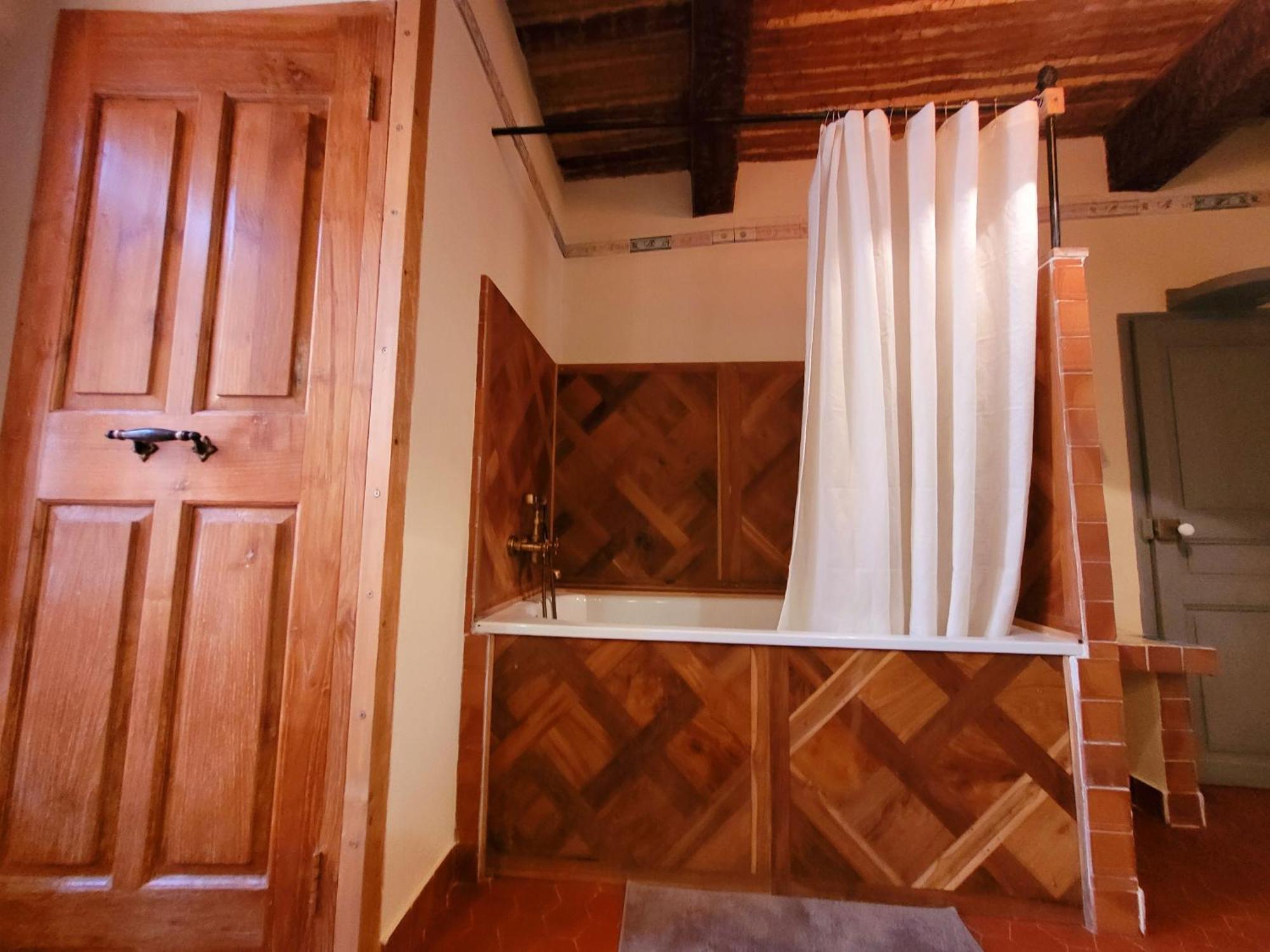 Au Puits De La Fontaine Hotel Tavernes Room photo